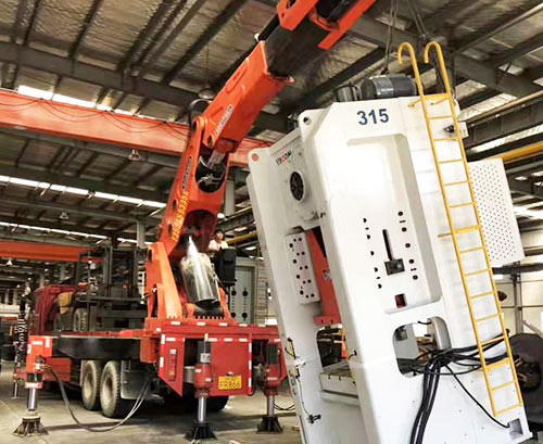 红旗附近随车吊出租，轻松解决运输难题