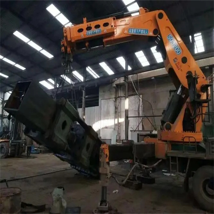 红旗吊车出租谈谈吊车底盘如何保养