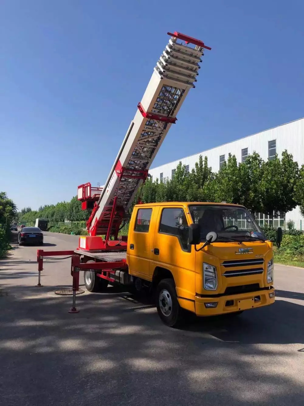 红旗附近的云梯车出租服务：轻松解决高空作业需求