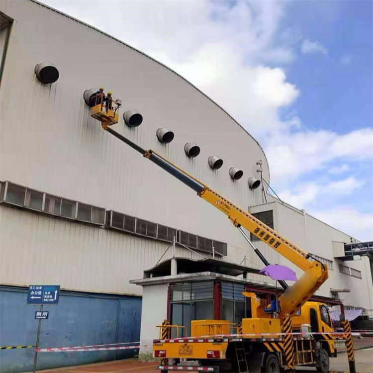 红旗高空作业车出租服务：专业广告牌安装解决方案