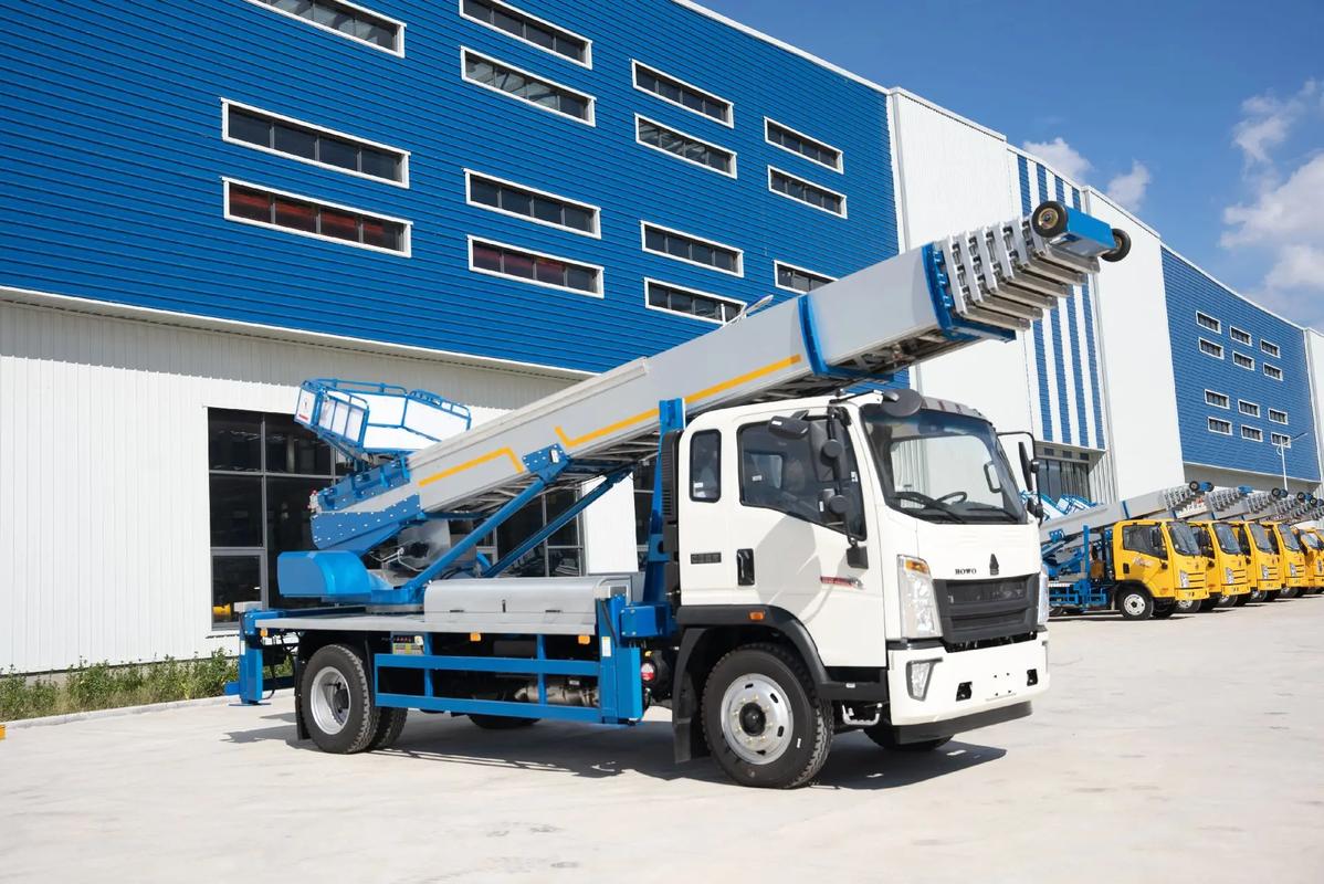 红旗出租云梯车高空作业车 建筑垃圾搬运